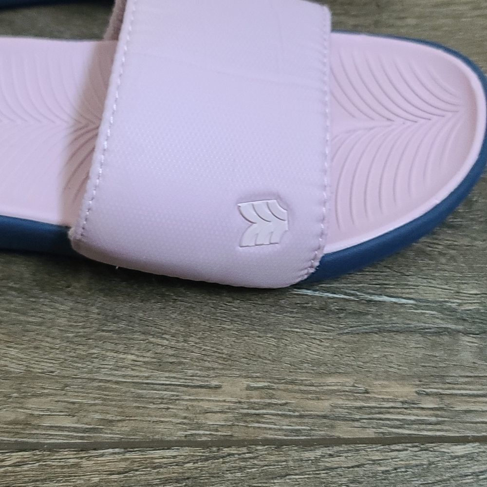 ❤️🔥ALL IN MOTION WOMAN'S SLIP ON SANDALS - Picture 2 of 7